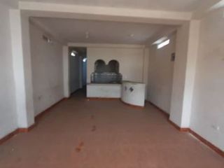 Foto 3 de Venta de casa con local comercial - Jipijapa