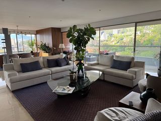 Foto 2 de Venta-Espectacular Apartamento en Poblado - Las Lomas No. 2, Medellín