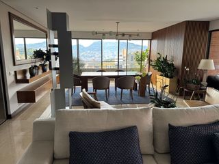 Foto 3 de Venta-Espectacular Apartamento en Poblado - Las Lomas No. 2, Medellín