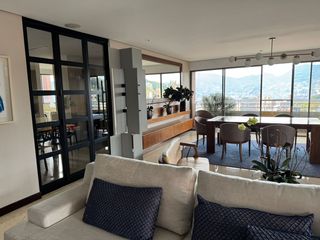 Foto 4 de Venta-Espectacular Apartamento en Poblado - Las Lomas No. 2, Medellín