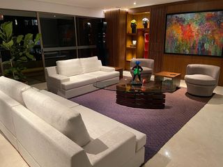 Foto 9 de Venta-Espectacular Apartamento en Poblado - Las Lomas No. 2, Medellín