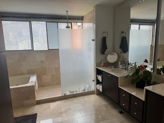 Foto 24 de Venta-Espectacular Apartamento en Poblado - Las Lomas No. 2, Medellín