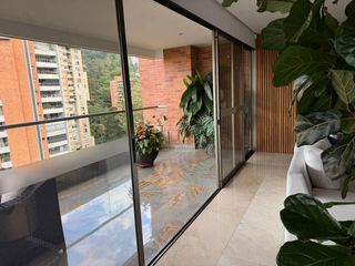 Foto 14 de Venta-Espectacular Apartamento en Poblado - Las Lomas No. 2, Medellín