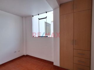 Foto 4 de Vendo Departamento 2Do Piso En Calle Huascar Con Av. Los Incas Ao 50.70