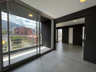 Foto 1 de Renta Quito Tenis suite más estudio  con balcón de 2 habitaciones Pet friendly