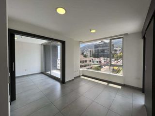 Foto 2 de Renta Quito Tenis suite más estudio  con balcón de 2 habitaciones Pet friendly