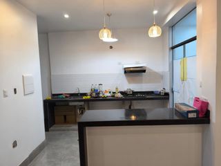 Foto 2 de Primer piso en alquiler urb. Abogados
