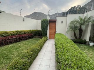 Foto 3 de Exclusiva Casa en Venta en Urb. Rincón de la Planice II Etapa - Pachacamac / Estilo, Confort y Amplitud