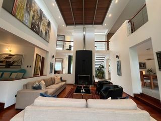 Foto 1 de Exclusiva Casa en Venta en Urb. Rincón de la Planice II Etapa - Pachacamac / Estilo, Confort y Amplitud