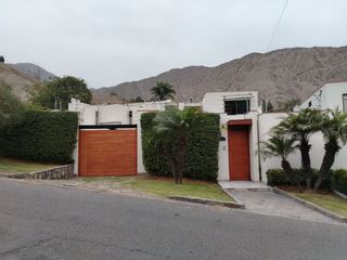 Foto 2 de Exclusiva Casa en Venta en Urb. Rincón de la Planice II Etapa - Pachacamac / Estilo, Confort y Amplitud