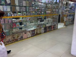 Foto 2 de VENDO UBICADISIMO LOCAL EN GALERIA BARRIO CHINO - CERCADO DE LIMA
