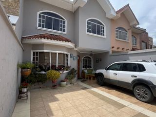 Foto 1 de CASA DE VENTA, Sector Narancay C1480