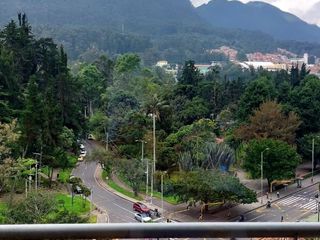 Foto 2 de APARTAMENTO FRENTE A LA JAVERIANA, PARQUE NACIONAL, DOS ALCOBAS