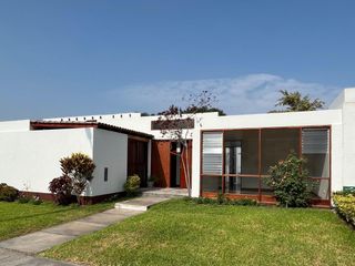 Foto 1 de 🤩 Linda casa en Condominio con chalet independiente extra, frente a la UPC Monterrico