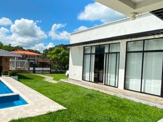 Foto 2 de FN11 VENDEMOS HERMOSA Y CÓMODA CASA CAMPESTRE LA IBERIA
