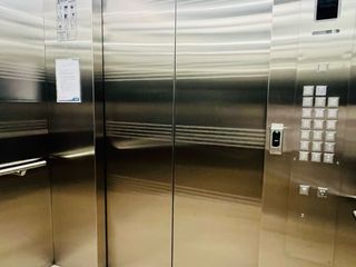 Foto 23 de OPORTUNIDAD DE COMPRA  EXCELNTE UBICACION!!! VENTA MOERNA OFICINA .  Surquillo. LIMITE SAN ISIDRO