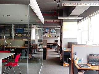 Foto 2 de OPORTUNIDAD DE COMPRA  EXCELNTE UBICACION!!! VENTA MOERNA OFICINA .  Surquillo. LIMITE SAN ISIDRO