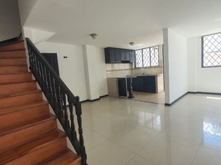 Foto 2 de Renta Departamento Dúplex Carcelén Sector Mastodontes, 92 m² Útil $300 Mensuales