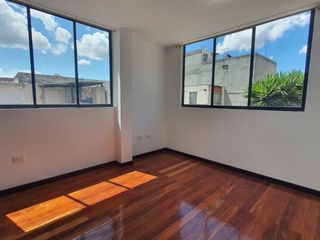 Foto 10 de Renta Departamento Dúplex Carcelén Sector Mastodontes, 92 m² Útil $300 Mensuales