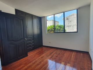 Foto 11 de Renta Departamento Dúplex Carcelén Sector Mastodontes, 92 m² Útil $300 Mensuales