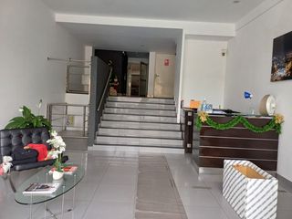 Foto 2 de Vendo departamento con cochera a media cuadra de Real Plaza Salaverry
