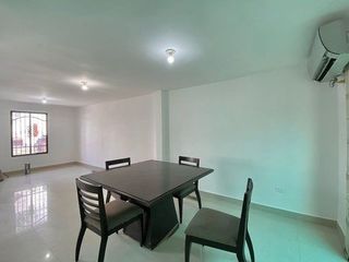 Foto 3 de SE ALQUILA CASA EN URB. BARU EN MACHALA