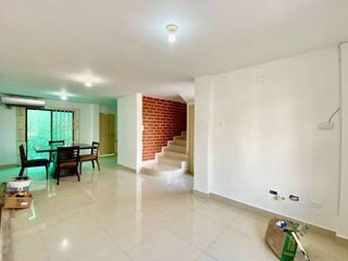 Foto 1 de SE ALQUILA CASA EN URB. BARU EN MACHALA