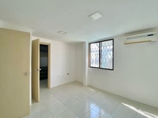 Foto 5 de SE ALQUILA CASA EN URB. BARU EN MACHALA