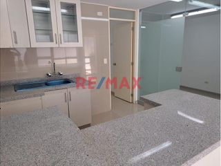 Foto 10 de Se Alquila Oficina En Zona Tranquila Ideal Para Consultorio