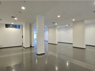 Foto 1 de Excelente Local Comercial en primer piso del Edificio Empresarial Benavides