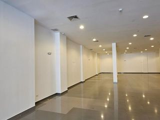 Foto 3 de Excelente Local Comercial en primer piso del Edificio Empresarial Benavides