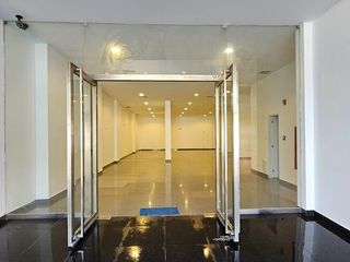 Foto 7 de Excelente Local Comercial en primer piso del Edificio Empresarial Benavides