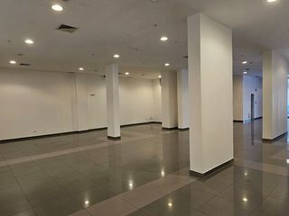 Foto 8 de Excelente Local Comercial en primer piso del Edificio Empresarial Benavides