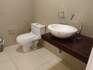 Foto 10 de Excelente Local Comercial en primer piso del Edificio Empresarial Benavides