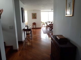Foto 1 de HERMOSO Y AMPLIO DEPARTAMENTO DUPLEX EN URBANIZACION CERRADA MIRAVALLE 4 CUMBAYA