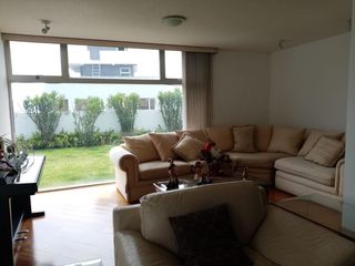 Foto 5 de HERMOSO Y AMPLIO DEPARTAMENTO DUPLEX EN URBANIZACION CERRADA MIRAVALLE 4 CUMBAYA