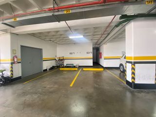 Foto 1 de Venta de parqueo, sector Quito Tenis - Quito