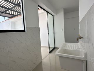 Foto 15 de Venta Departamento DUPLEX San Juan de Miraflores de 3 Dormitorios, Terraza y Estacionamiento