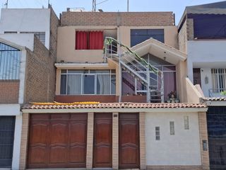 Foto 1 de CASA EN VENTA EN PLENA AVENIDA NARANJAL A UNA CUADRA DE AV. PALMERAS, EN LOS OLIVOS