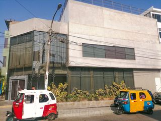 Foto 2 de VENTA DE LOCAL COMERCIAL PARA EMPRESAS/BANCOS DE 461m2 - S.J.L