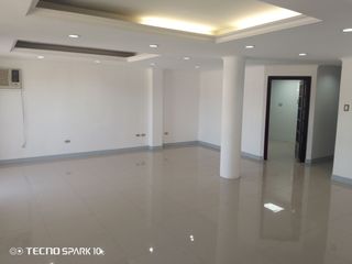 Foto 2 de DEPARTAMENTO EN VENTA LOMAS DE URDESA REMODELADO COMPLETO. AREA PRIVADA,SEGURA.