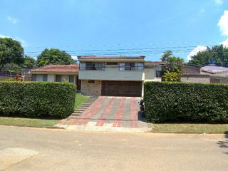 Foto 1 de VENDO CASA CIUDAD JARDIN ÁREA LOTE 1.581.48 ÁREA CONSTRUCCIÓN 385M2 VALOR $2.900.000.000