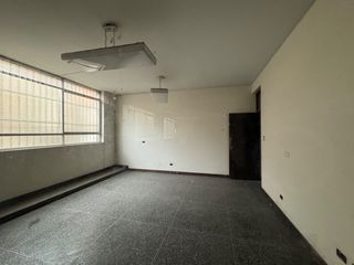 Foto 3 de Vendo Local Comercial 310 m2 Piso 2 Chacra Rios Centro de Lima