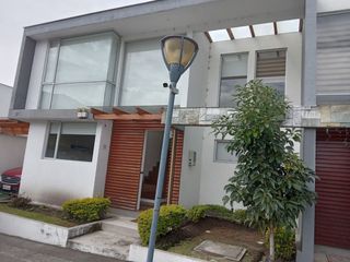 Foto 1 de Venta Hermosa Casa Sector Reservorio Guangopolo.