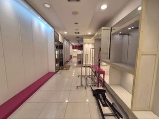 Foto 1 de Alquiler Local Comercial en La Bahia, Guayaquil. Areas 180 m² Pb y 120 m² Piso 1