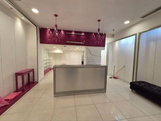 Foto 2 de Alquiler Local Comercial en La Bahia, Guayaquil. Areas 180 m² Pb y 120 m² Piso 1