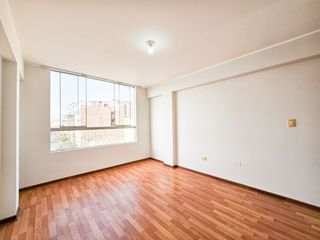 Foto 5 de Venta De Departamento En Urb Huaquillay Comas