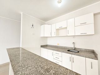 Foto 11 de Venta De Departamento En Urb Huaquillay Comas