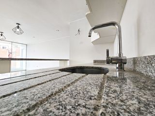 Foto 13 de Venta De Departamento En Urb Huaquillay Comas