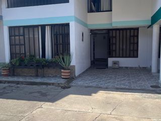 Foto 1 de CASA GRANDE REMODELADA EN GRANJAS
